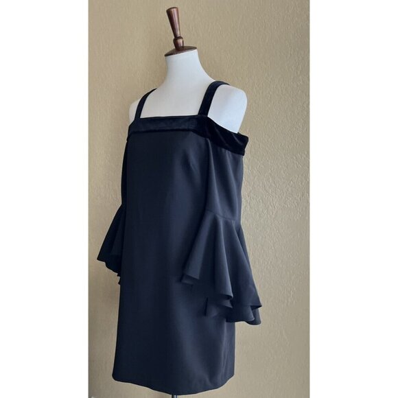 Chelsea28 Women's Bell Sleeve Cold Shoulder Crepe Shift Dress Size 6 - Picture 11 of 12